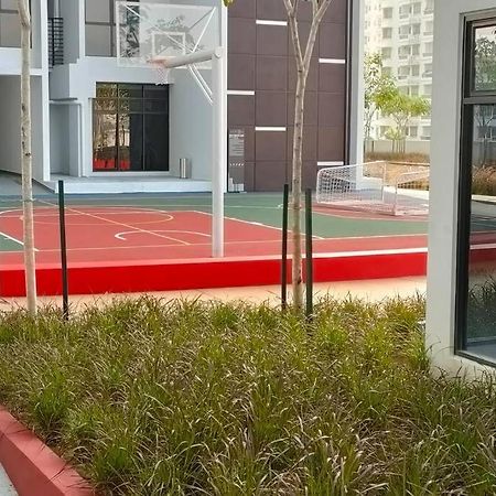 Astetica Pool & Lake View High Floor 100Mbps Wifi Netflix Seri Kembangan Exterior photo