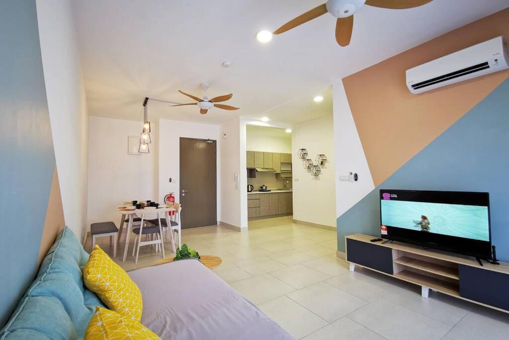 Astetica Pool & Lake View High Floor 100Mbps Wifi Netflix Seri Kembangan Exterior photo