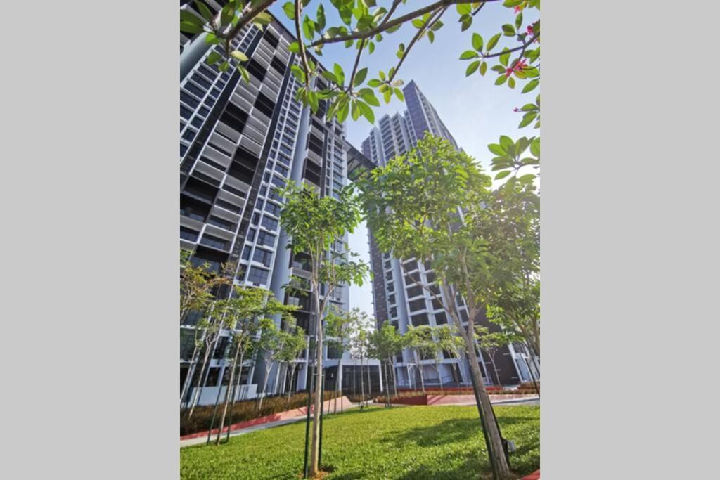 Astetica Pool & Lake View High Floor 100Mbps Wifi Netflix Seri Kembangan Exterior photo