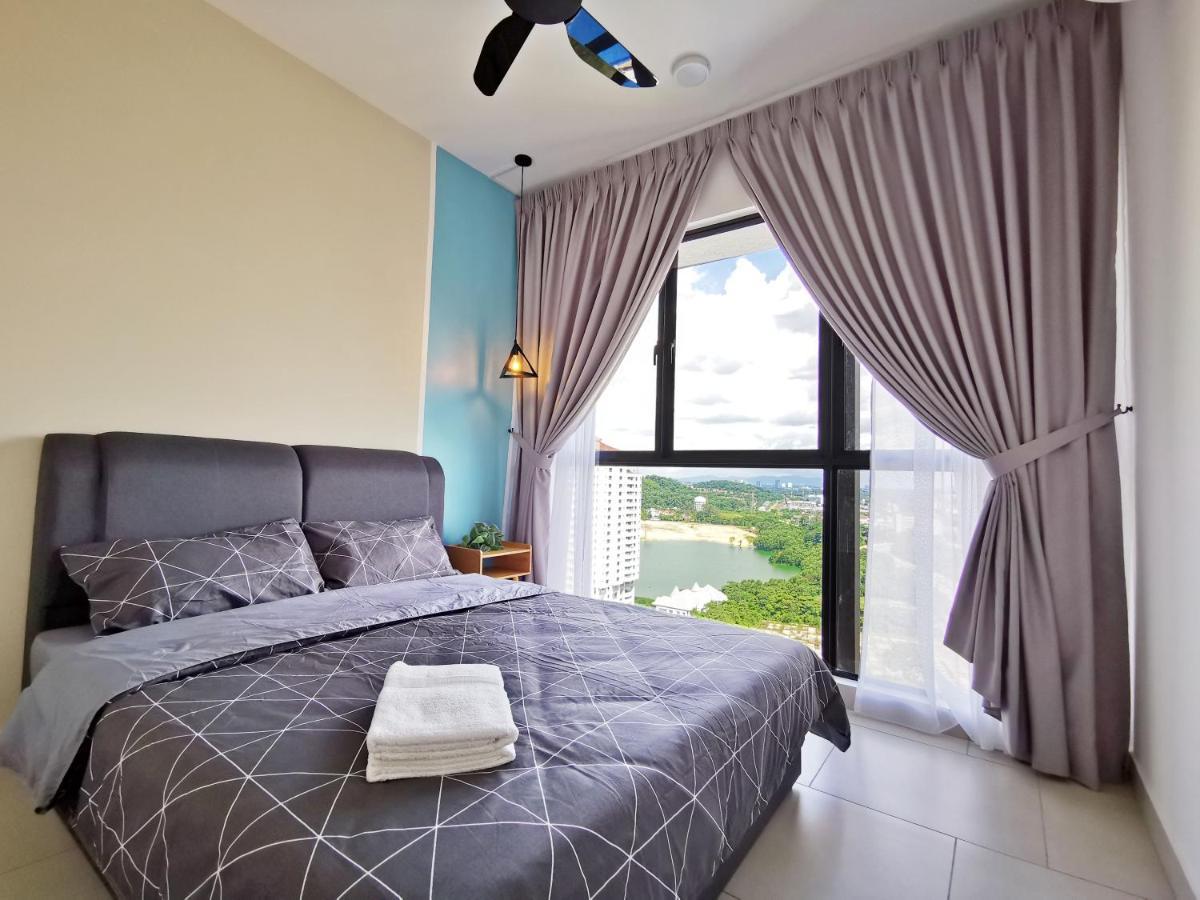 Astetica Pool & Lake View High Floor 100Mbps Wifi Netflix Seri Kembangan Exterior photo