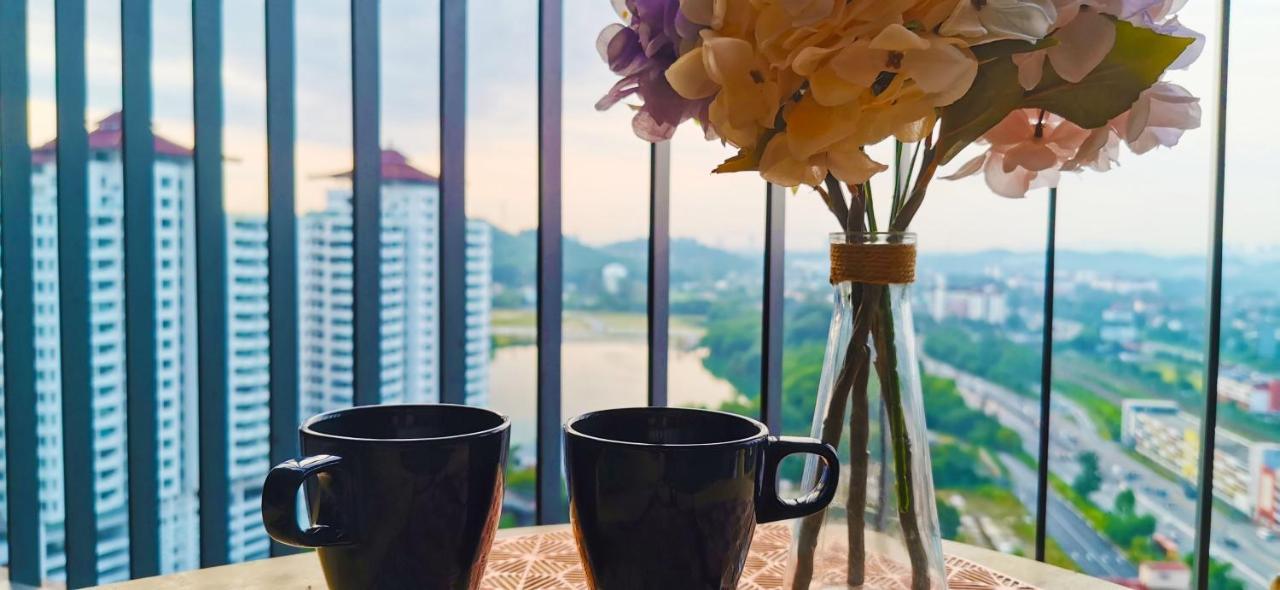 Astetica Pool & Lake View High Floor 100Mbps Wifi Netflix Seri Kembangan Exterior photo