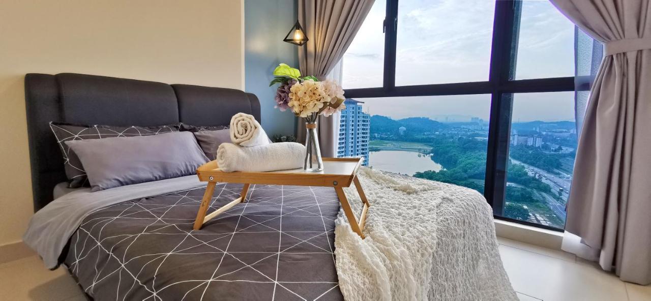 Astetica Pool & Lake View High Floor 100Mbps Wifi Netflix Seri Kembangan Exterior photo