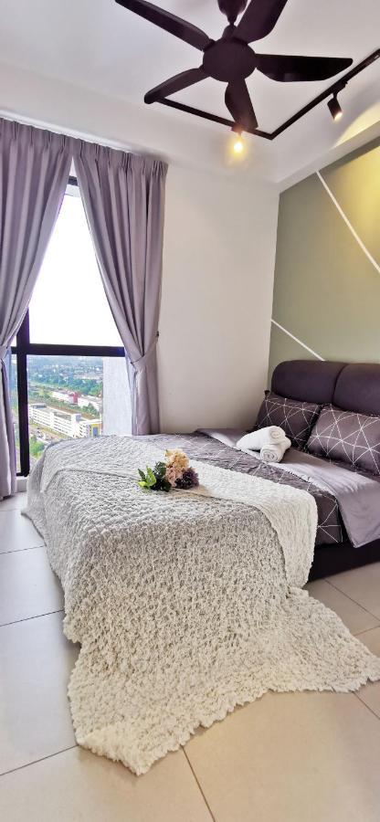 Astetica Pool & Lake View High Floor 100Mbps Wifi Netflix Seri Kembangan Exterior photo